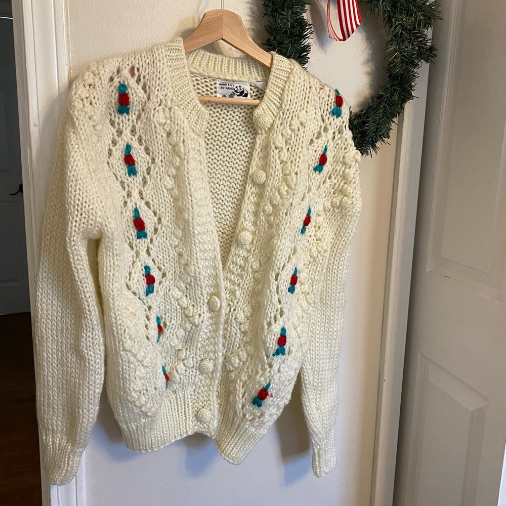 Cozy Cream Knit CHRISTMAS Cardigan  size medium oversized vintage